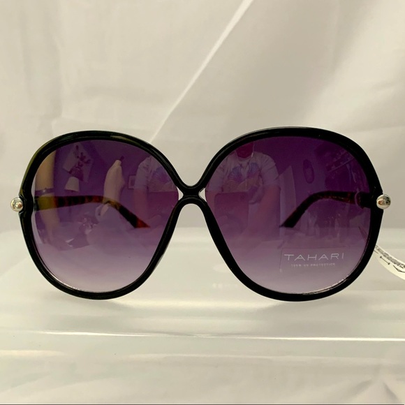 Tahari Accessories - NWT Tahari Rounded Black Frame Sunglasses